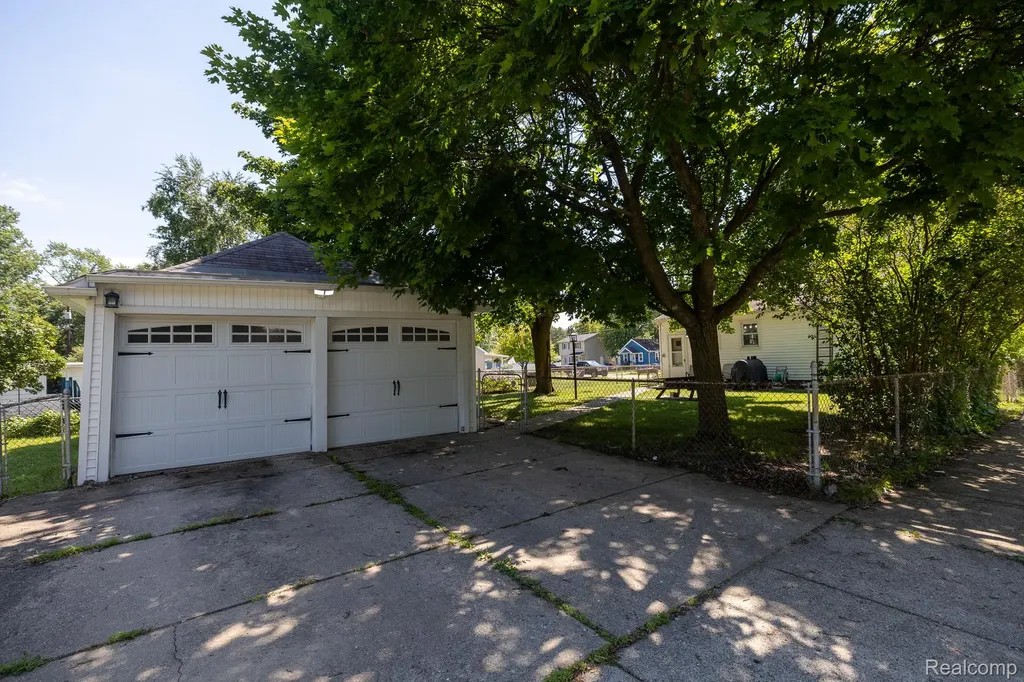 131 Starr Avenue Waterford Charter Township MI 48328