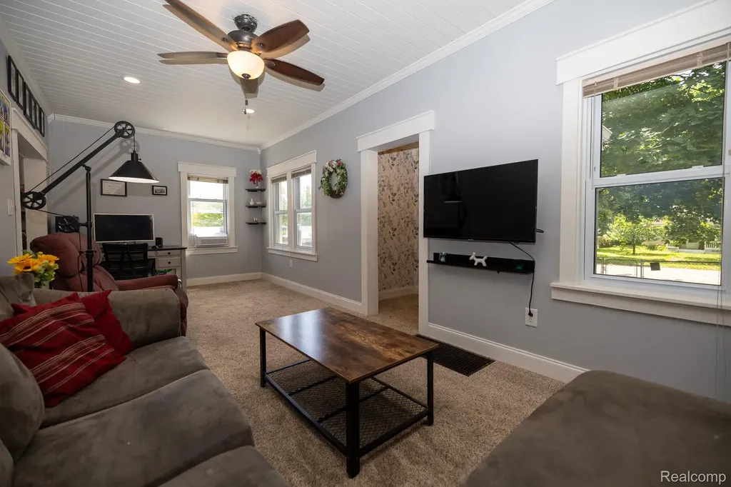 131 Starr Avenue Waterford Charter Township MI 48328