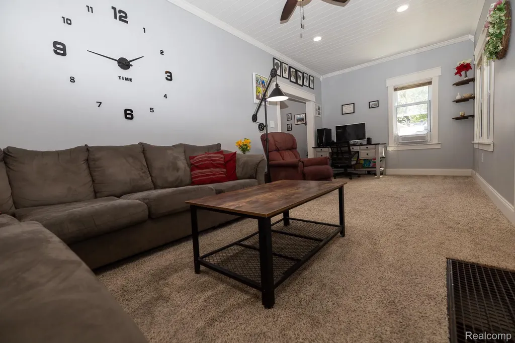 131 Starr Avenue Waterford Charter Township MI 48328