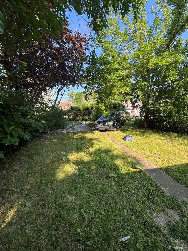 18811 Kelly Road Detroit City MI 48224