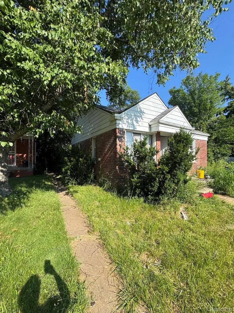 18811 Kelly Road Detroit City MI 48224
