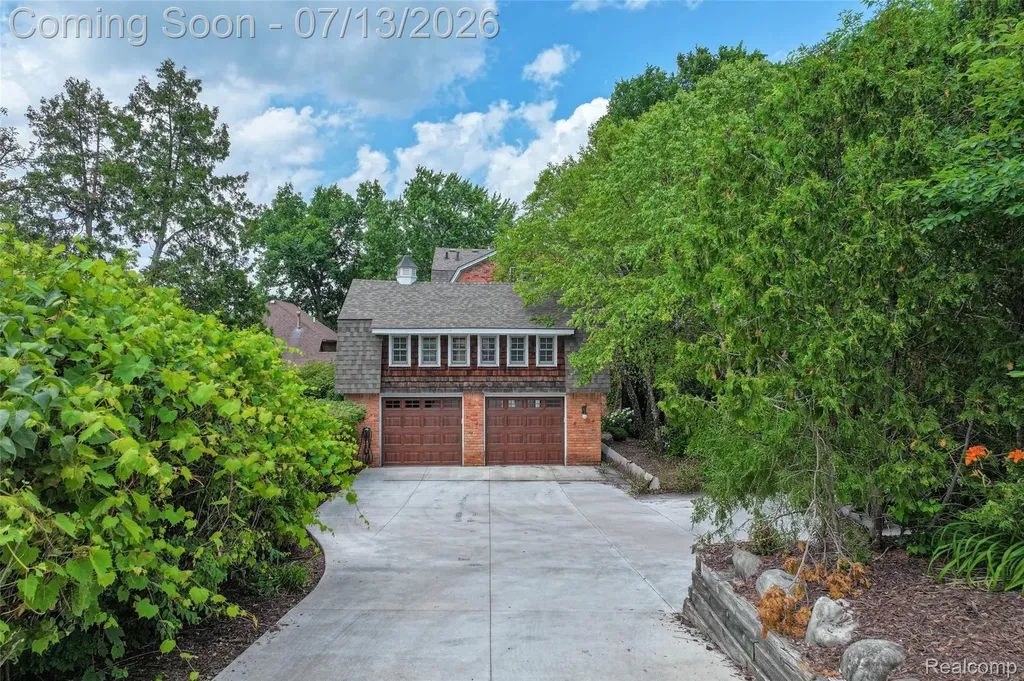 6420 Commerce Road West Bloomfield Charter Township MI 48324