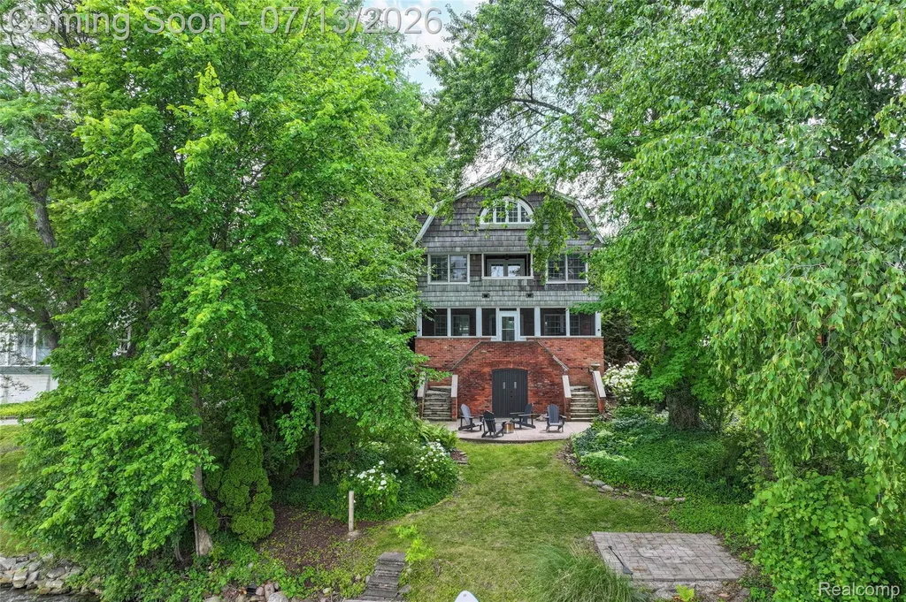 6420 Commerce Road West Bloomfield Charter Township MI 48324