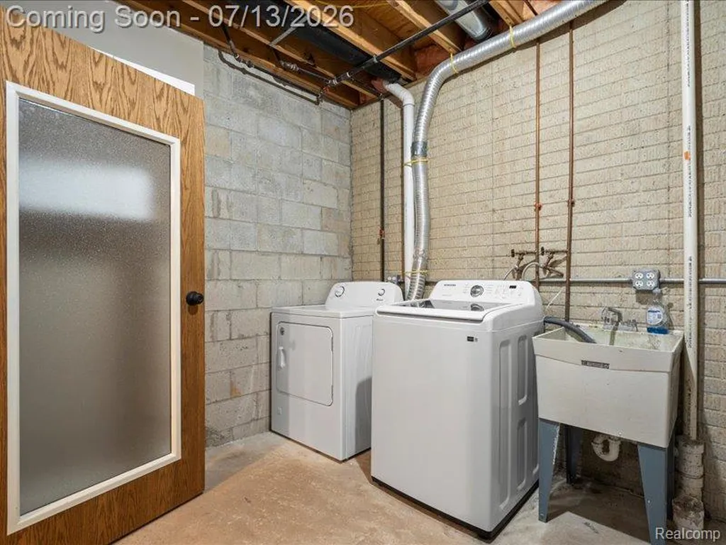 6420 Commerce Road West Bloomfield Charter Township MI 48324