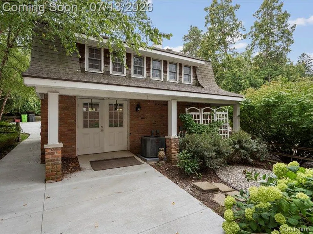 6420 Commerce Road West Bloomfield Charter Township MI 48324