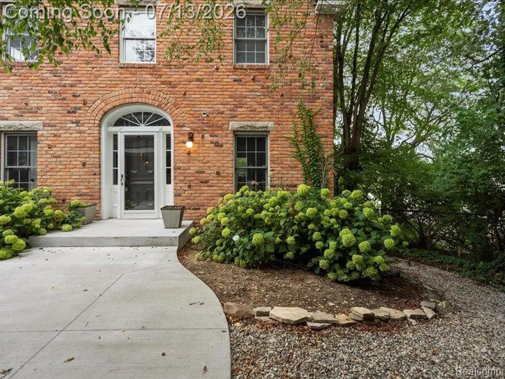 6420 Commerce Road West Bloomfield Charter Township MI 48324