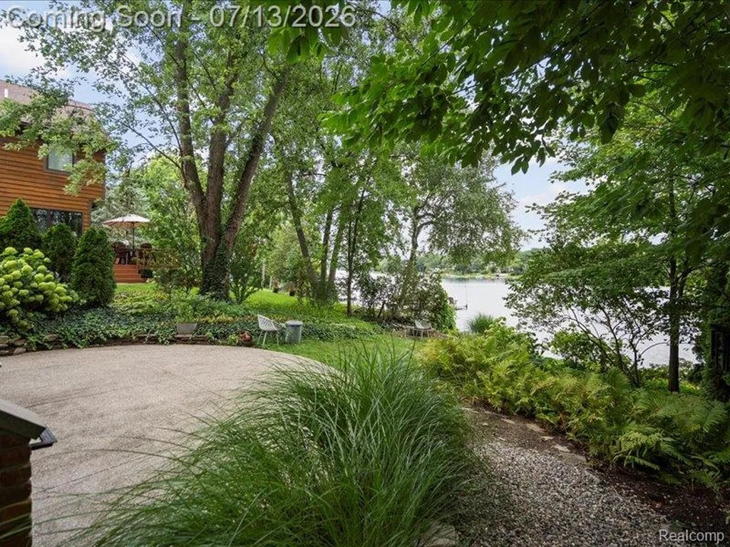 6420 Commerce Road West Bloomfield Charter Township MI 48324