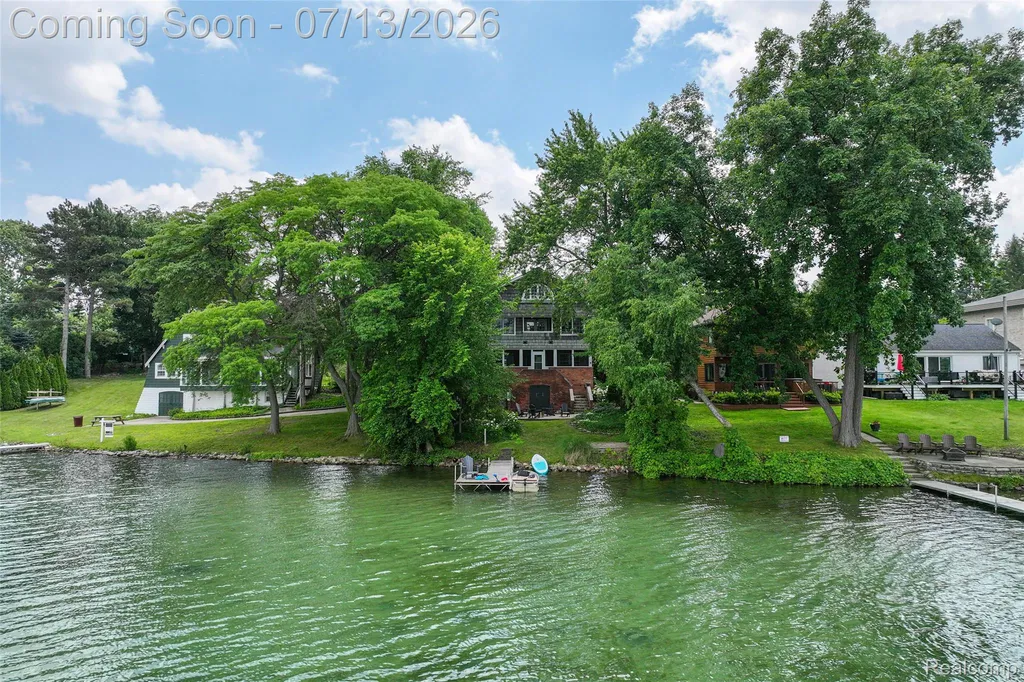 6420 Commerce Road West Bloomfield Charter Township MI 48324