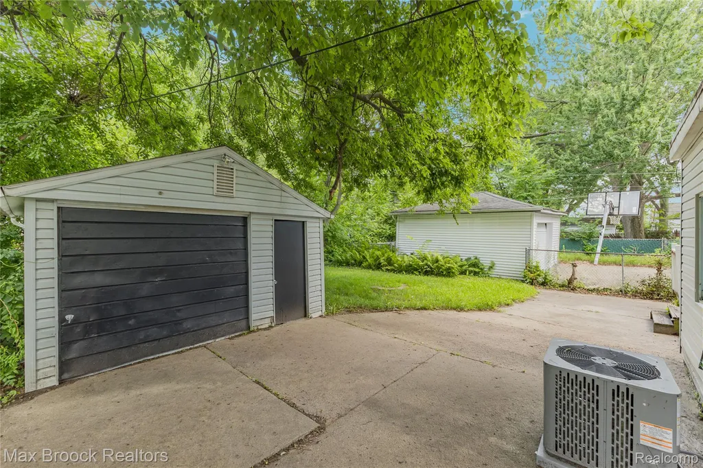 19950 Norborne Redford Charter Township MI 48240