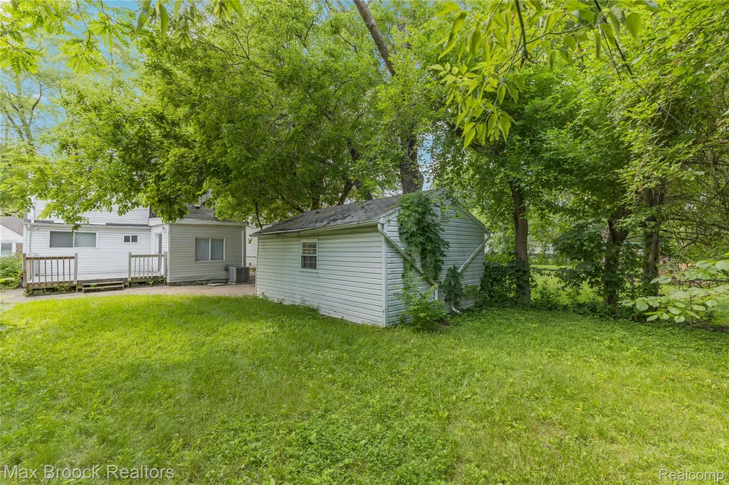 19950 Norborne Redford Charter Township MI 48240