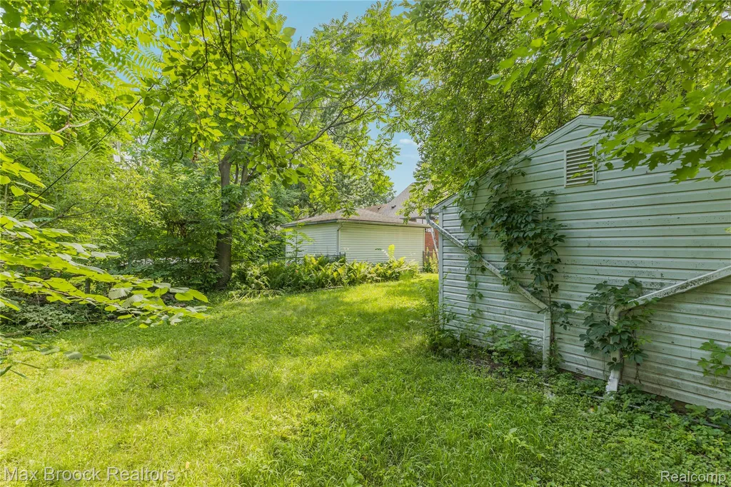 19950 Norborne Redford Charter Township MI 48240