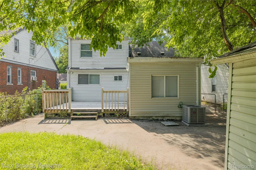 19950 Norborne Redford Charter Township MI 48240
