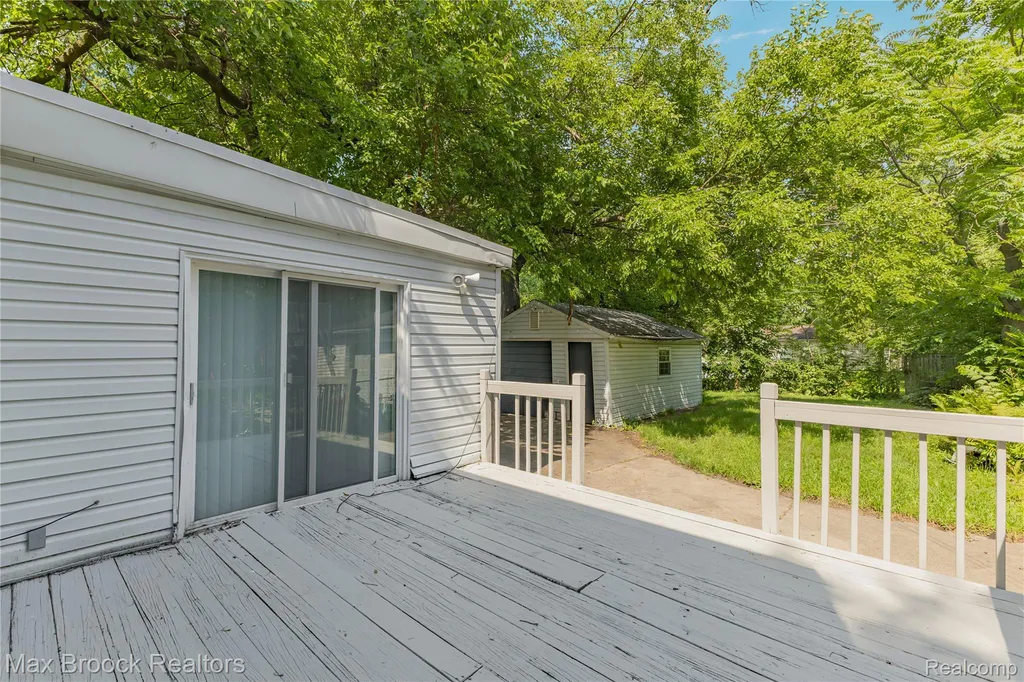 19950 Norborne Redford Charter Township MI 48240
