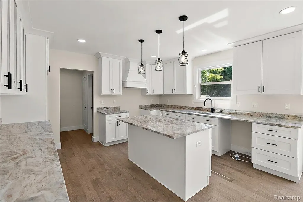 47515 Vanker Avenue Shelby Charter Township MI 48317