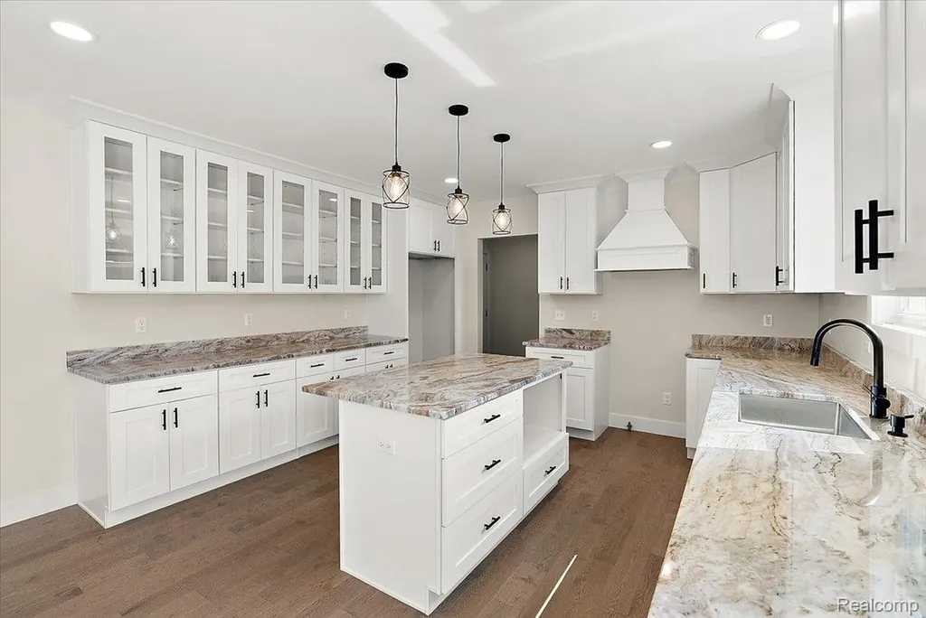 47515 Vanker Avenue Shelby Charter Township MI 48317