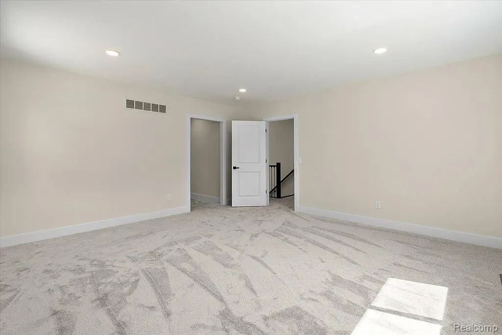 47515 Vanker Avenue Shelby Charter Township MI 48317