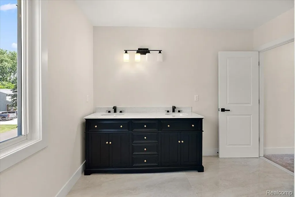47515 Vanker Avenue Shelby Charter Township MI 48317
