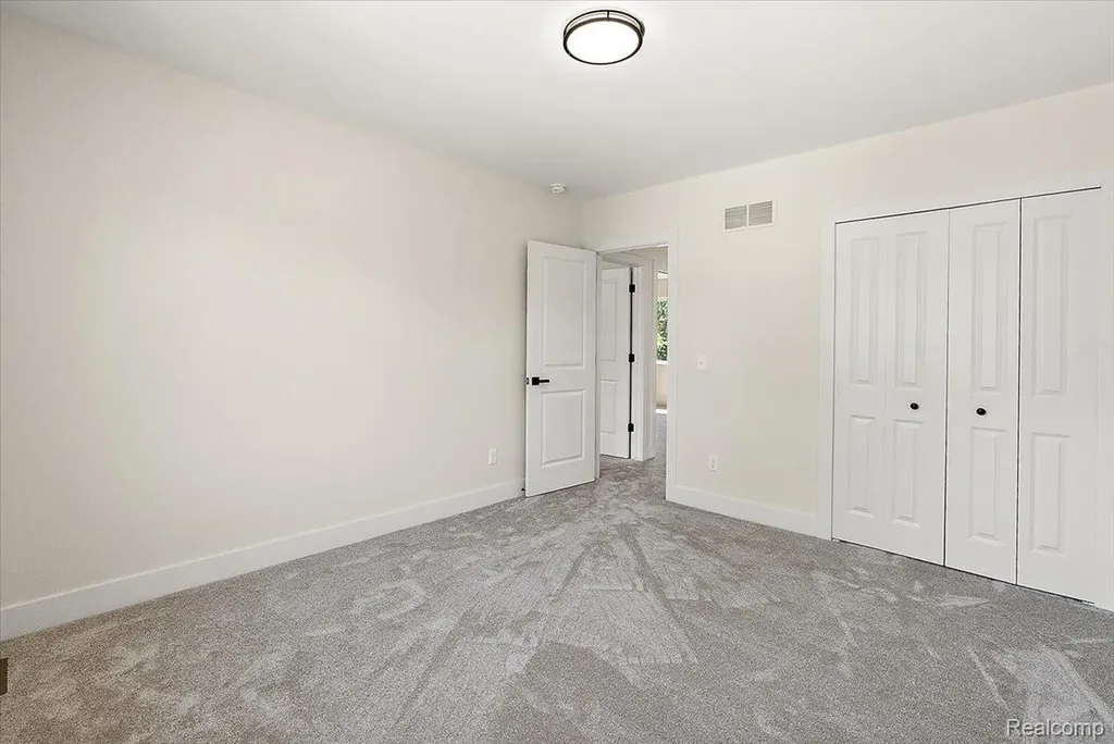 47515 Vanker Avenue Shelby Charter Township MI 48317