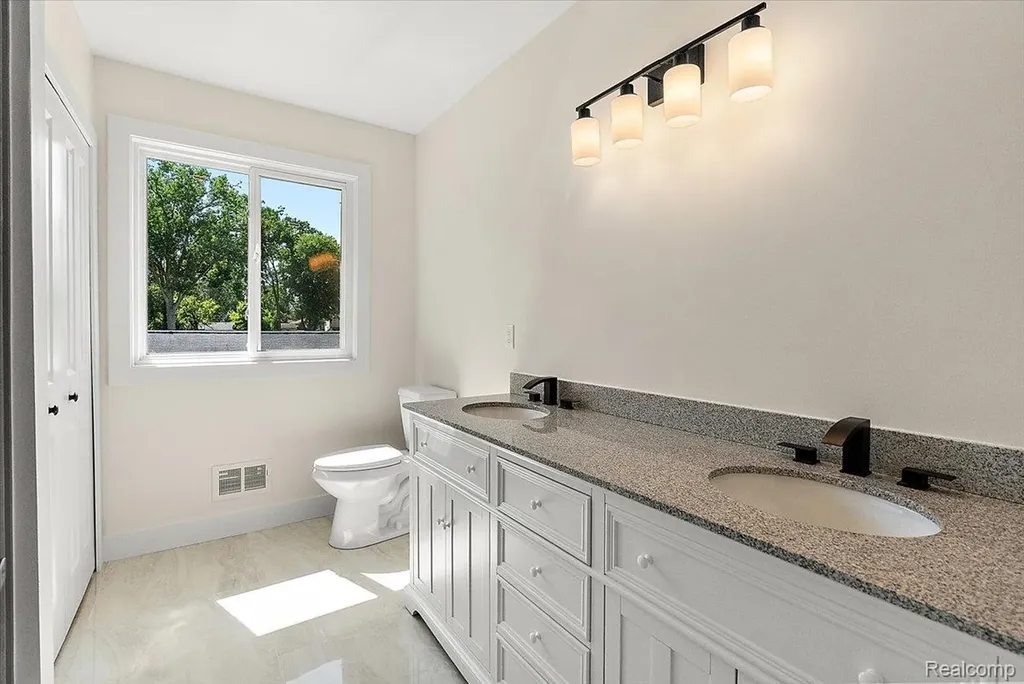 47515 Vanker Avenue Shelby Charter Township MI 48317