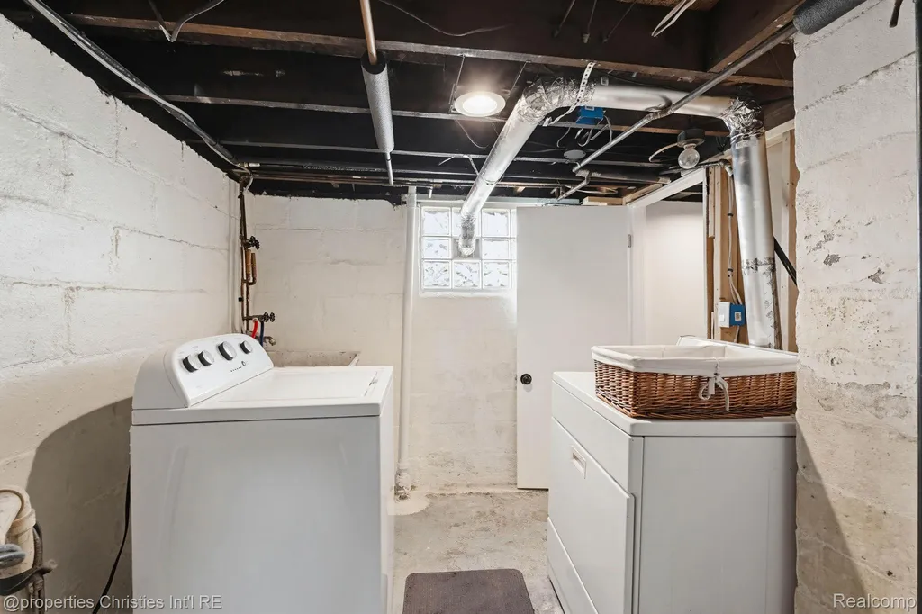 988 E Troy Street Ferndale City MI 48220