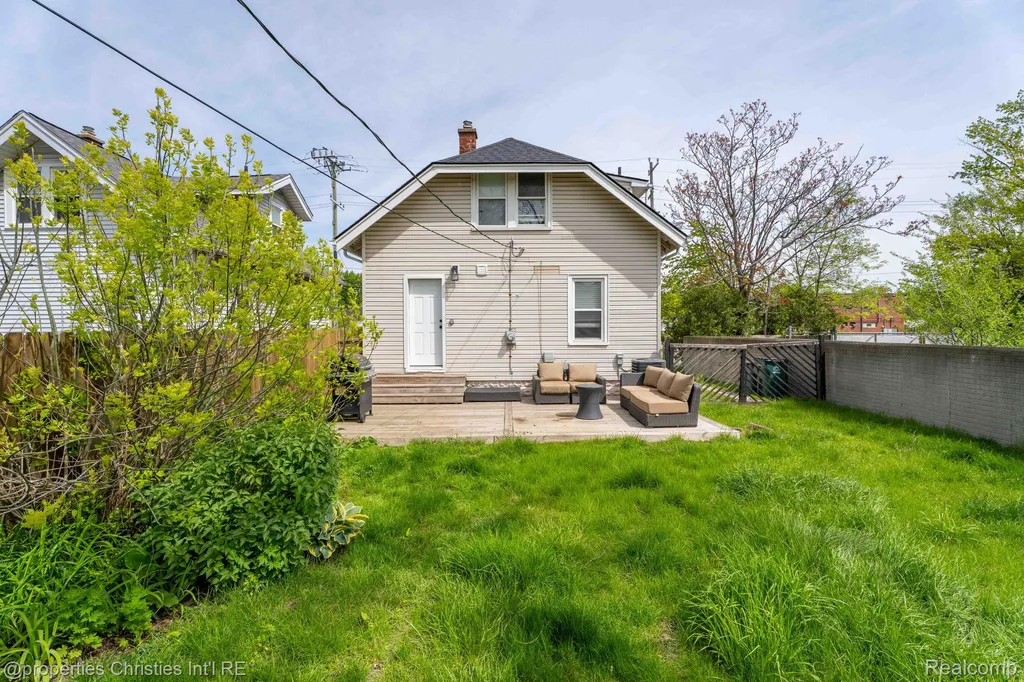 988 E Troy Street Ferndale City MI 48220