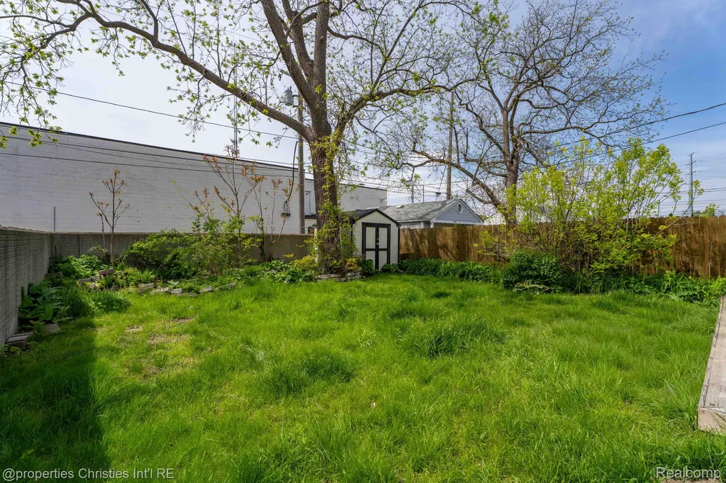 988 E Troy Street Ferndale City MI 48220