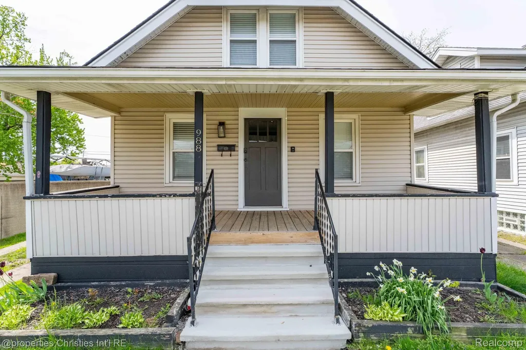988 E Troy Street Ferndale City MI 48220