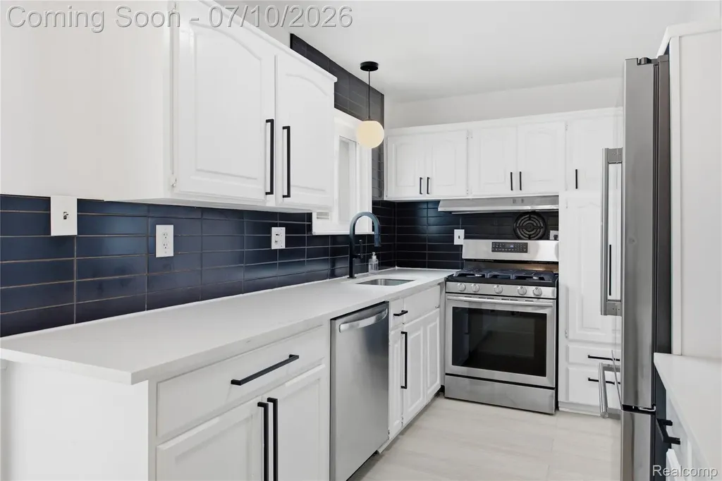 2147 Parliament Drive Sterling Heights City MI 48310