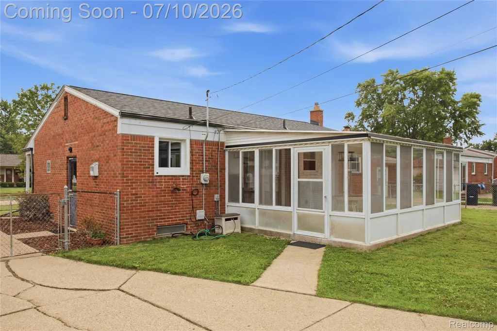 2147 Parliament Drive Sterling Heights City MI 48310