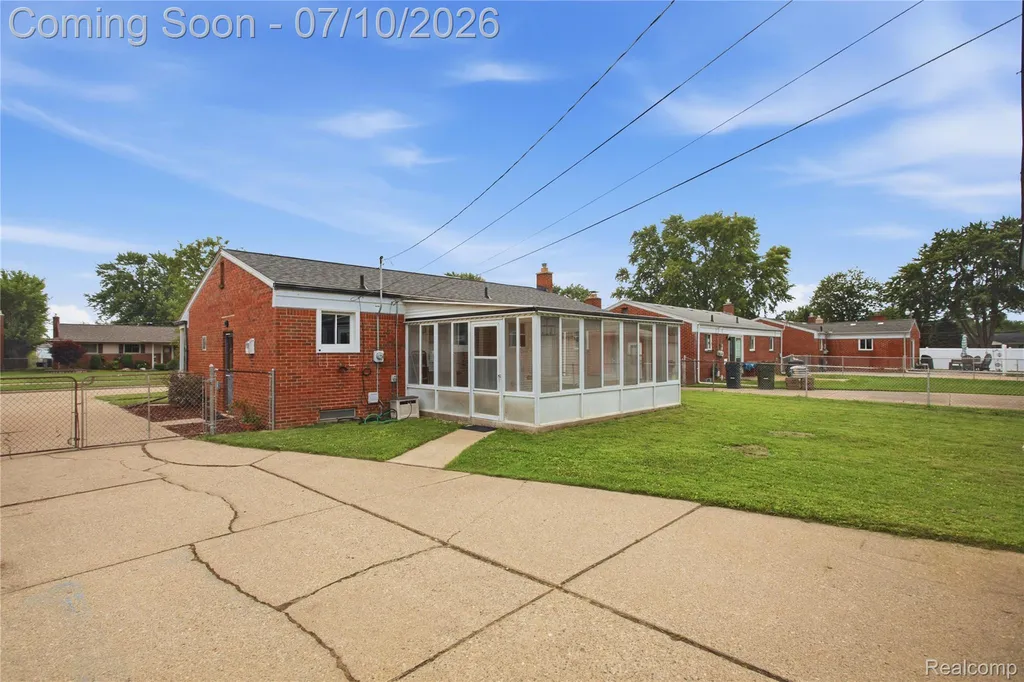 2147 Parliament Drive Sterling Heights City MI 48310