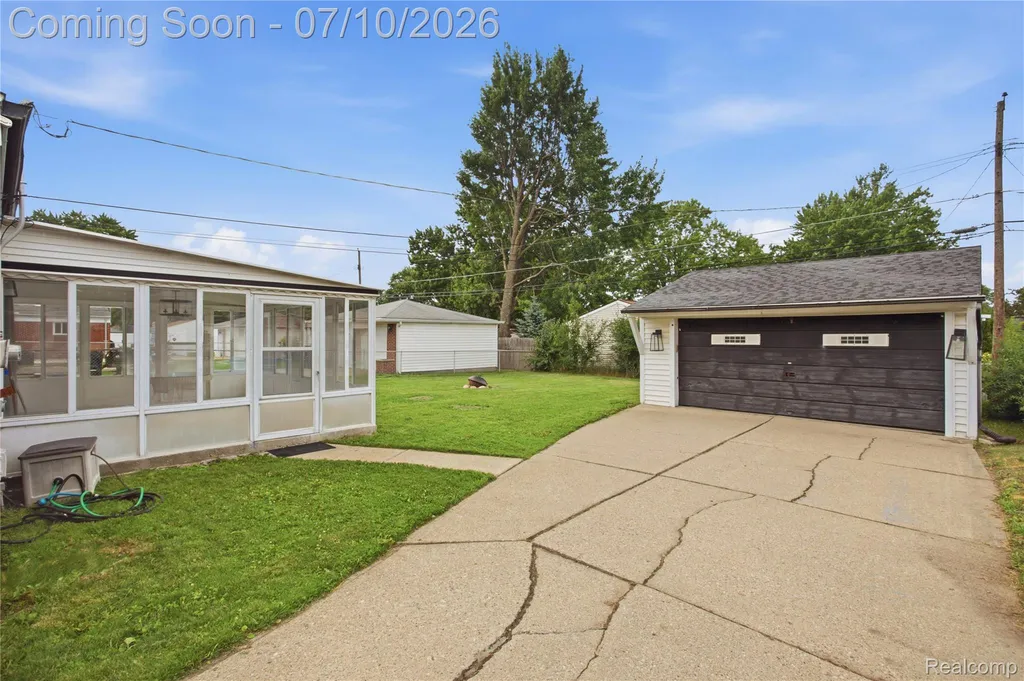 2147 Parliament Drive Sterling Heights City MI 48310