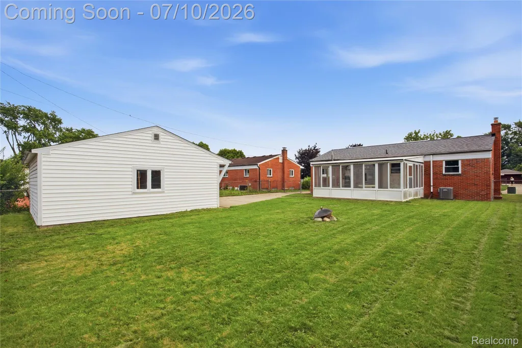 2147 Parliament Drive Sterling Heights City MI 48310