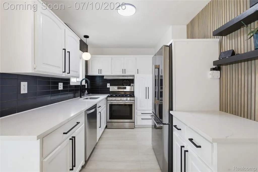 2147 Parliament Drive Sterling Heights City MI 48310