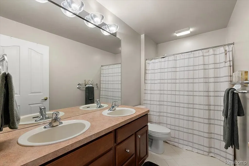 1885 Avon Glen Lane Orion Charter Township MI 48360