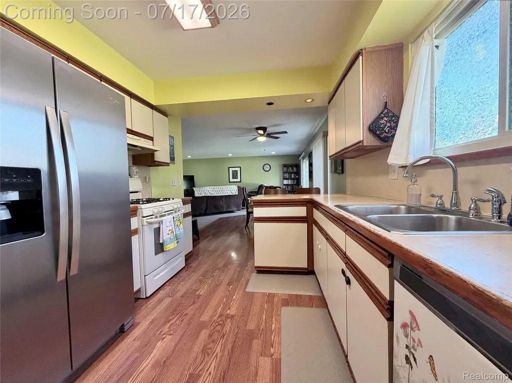 39941 Bridgeview Street Harrison Charter Township MI 48045