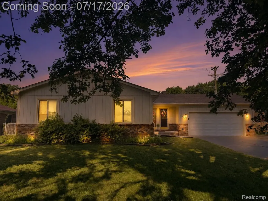 39941 Bridgeview Street Harrison Charter Township MI 48045