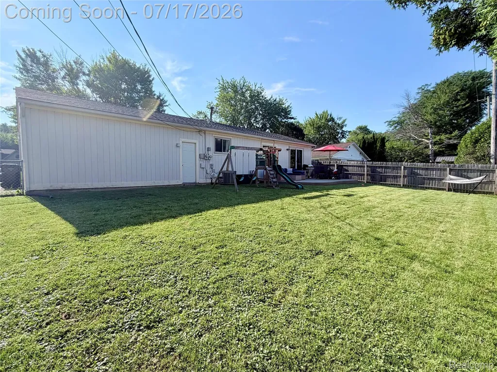 39941 Bridgeview Street Harrison Charter Township MI 48045
