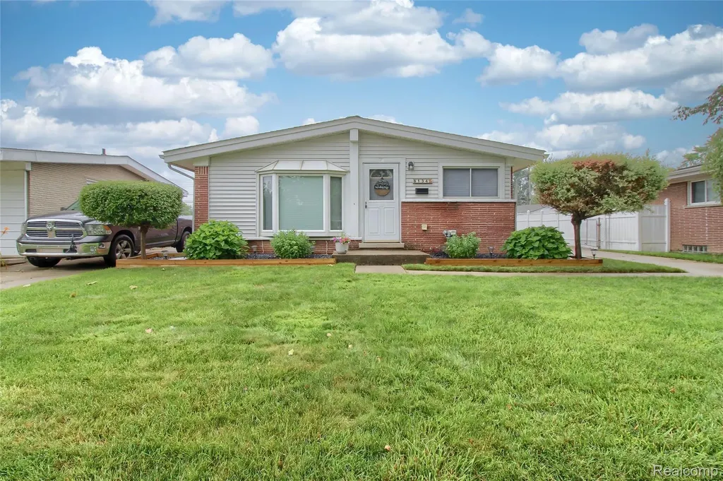 8134 Melvin Avenue Westland City MI 48185