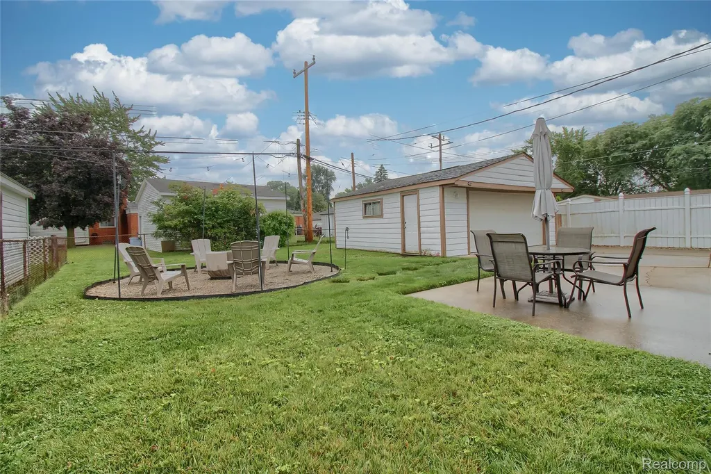 8134 Melvin Avenue Westland City MI 48185