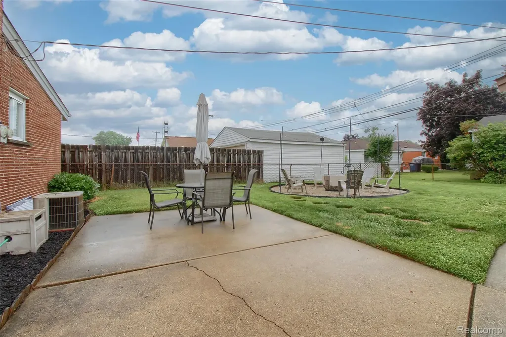 8134 Melvin Avenue Westland City MI 48185