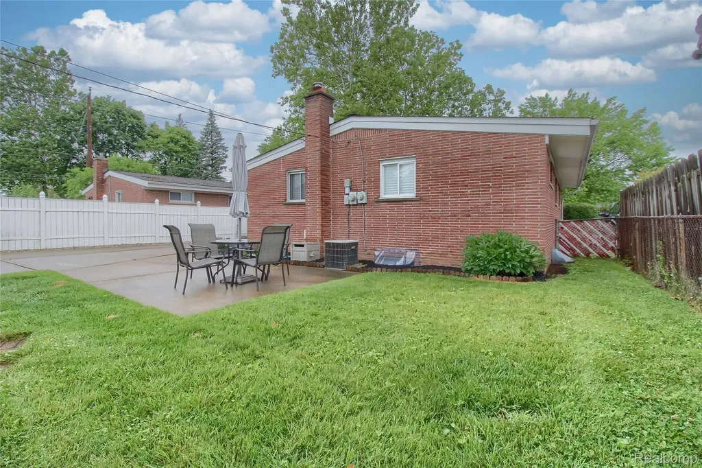 8134 Melvin Avenue Westland City MI 48185