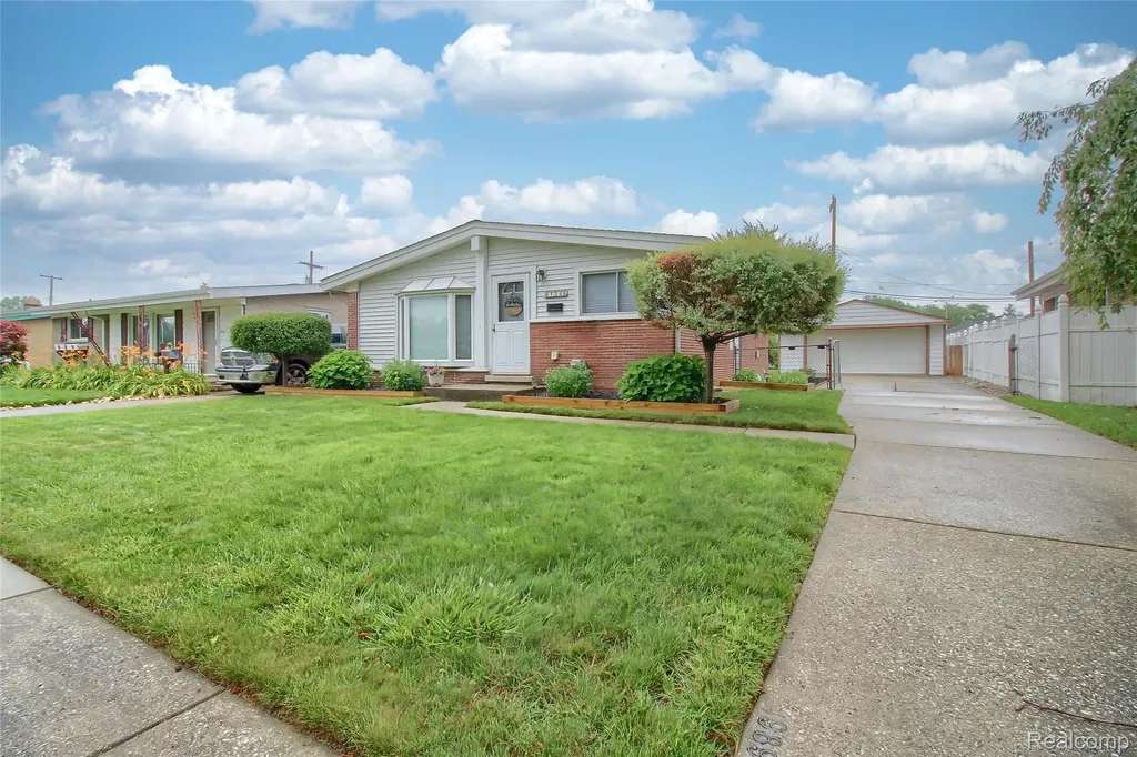 8134 Melvin Avenue Westland City MI 48185
