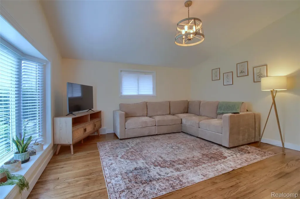 8134 Melvin Avenue Westland City MI 48185