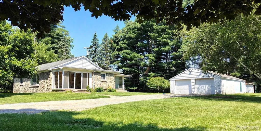 5600 Hemingway Lake Road Otter Lake Village MI 48464
