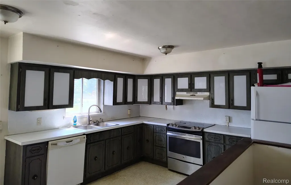 5600 Hemingway Lake Road Otter Lake Village MI 48464