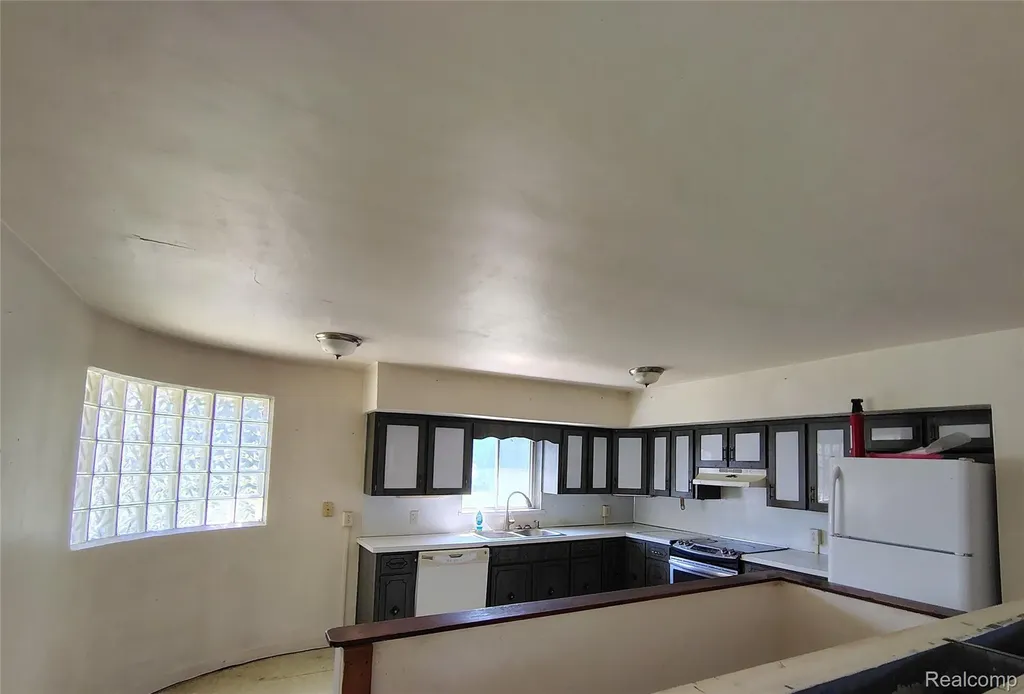 5600 Hemingway Lake Road Otter Lake Village MI 48464