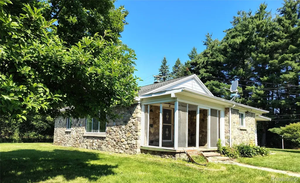 5600 Hemingway Lake Road Otter Lake Village MI 48464