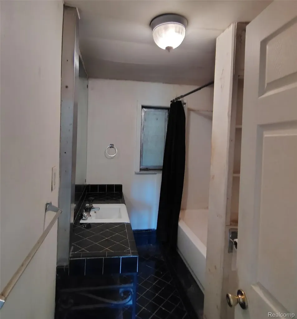 5600 Hemingway Lake Road Otter Lake Village MI 48464