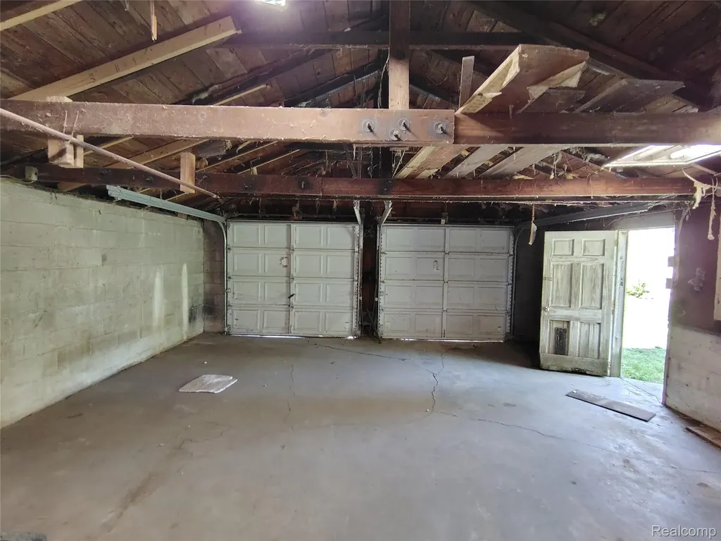 5600 Hemingway Lake Road Otter Lake Village MI 48464