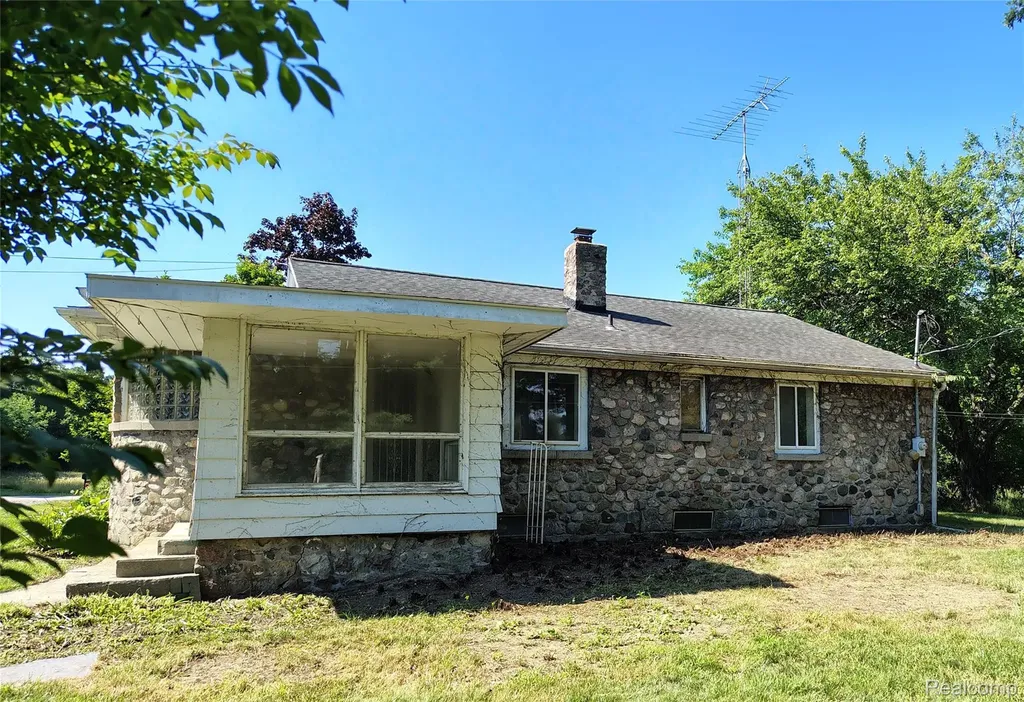 5600 Hemingway Lake Road Otter Lake Village MI 48464